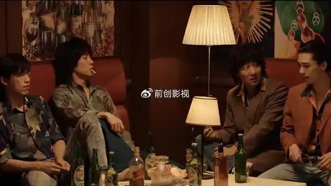 对比韩东君以往角色:反差中见突破