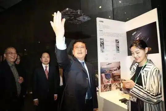 在今年5月8日,还任代省长的袁家军参加了2017中国设计智造大奖颁奖