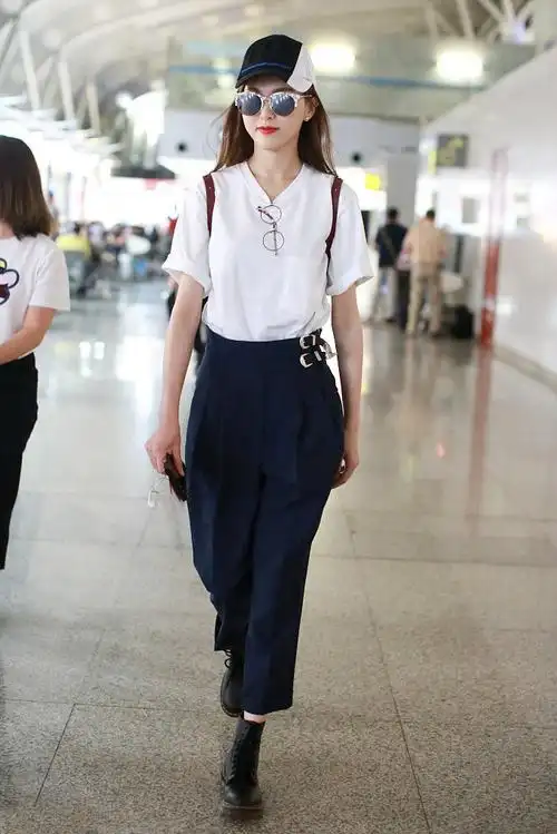 唐嫣机场街拍图片花样玩转英伦风