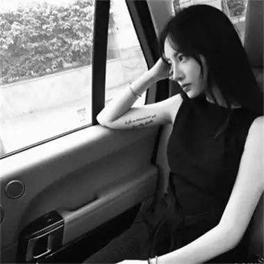 qq头像女生霸气高冷范黑白头像 女头像霸气高冷性感有气质黑白(图2)