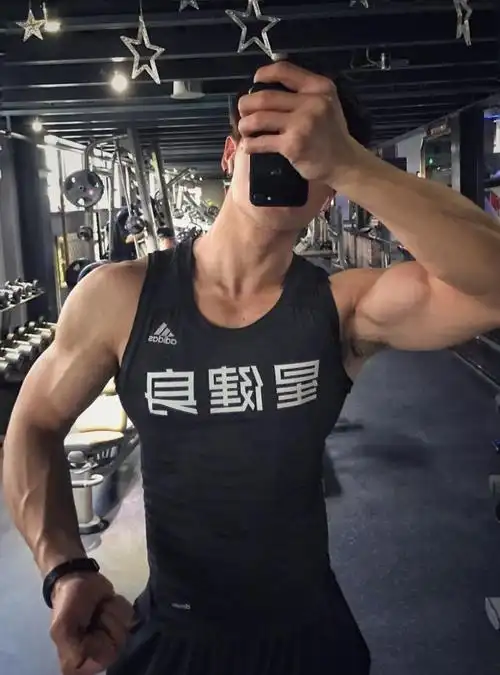 有颜值有肌肉化身明星健身私教这个90后型男帅呆了
