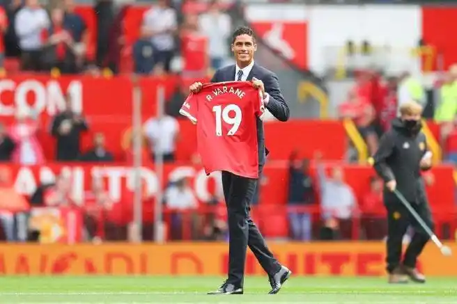 瓦拉内宣布离开曼联##曼联足球俱乐部