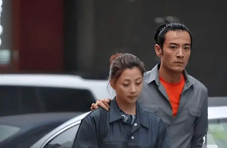 多辆豪车轮流开,如今45岁却活得像20岁_殷桃_孙东海_沈俊成