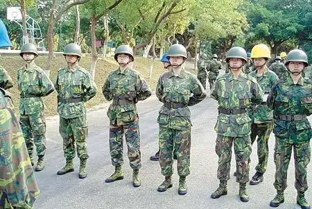 台军加大征召女兵入伍力度 被批动辄就撒娇
