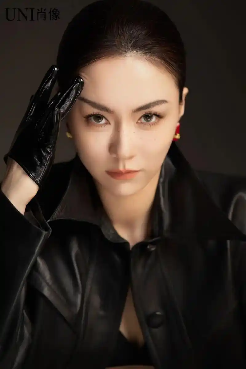 赤峰超a女生个人肖像.一个眼神绝杀你,姐姐鲨我,实在是太酷 - 抖音