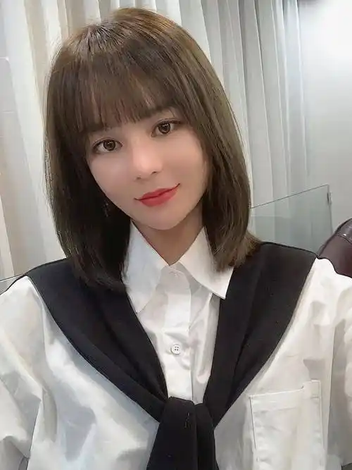 2021流行秋风初恋锁骨发