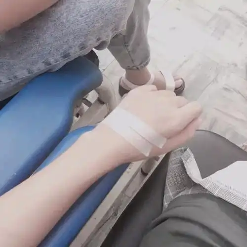 女生输液照片,请假专用