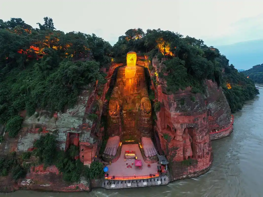 当你踏足这片古老而神秘的土地,是否已准备好拥抱那些隐藏在乐山大佛