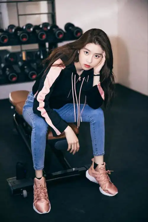 李凯馨运动大片来了人美腿长撩力值max