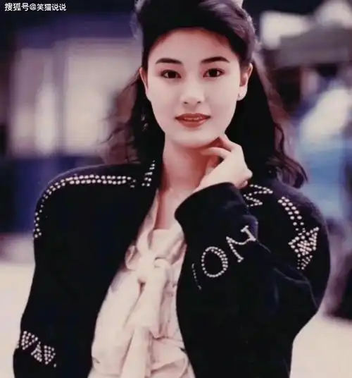 乍一看还以为是20多岁的她,误以为这是李嘉欣年轻时拍的照片