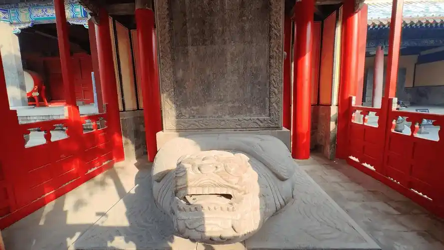 重65吨的孔庙最大石碑,600民工,443头耕牛,15天只走了90华里_孔子