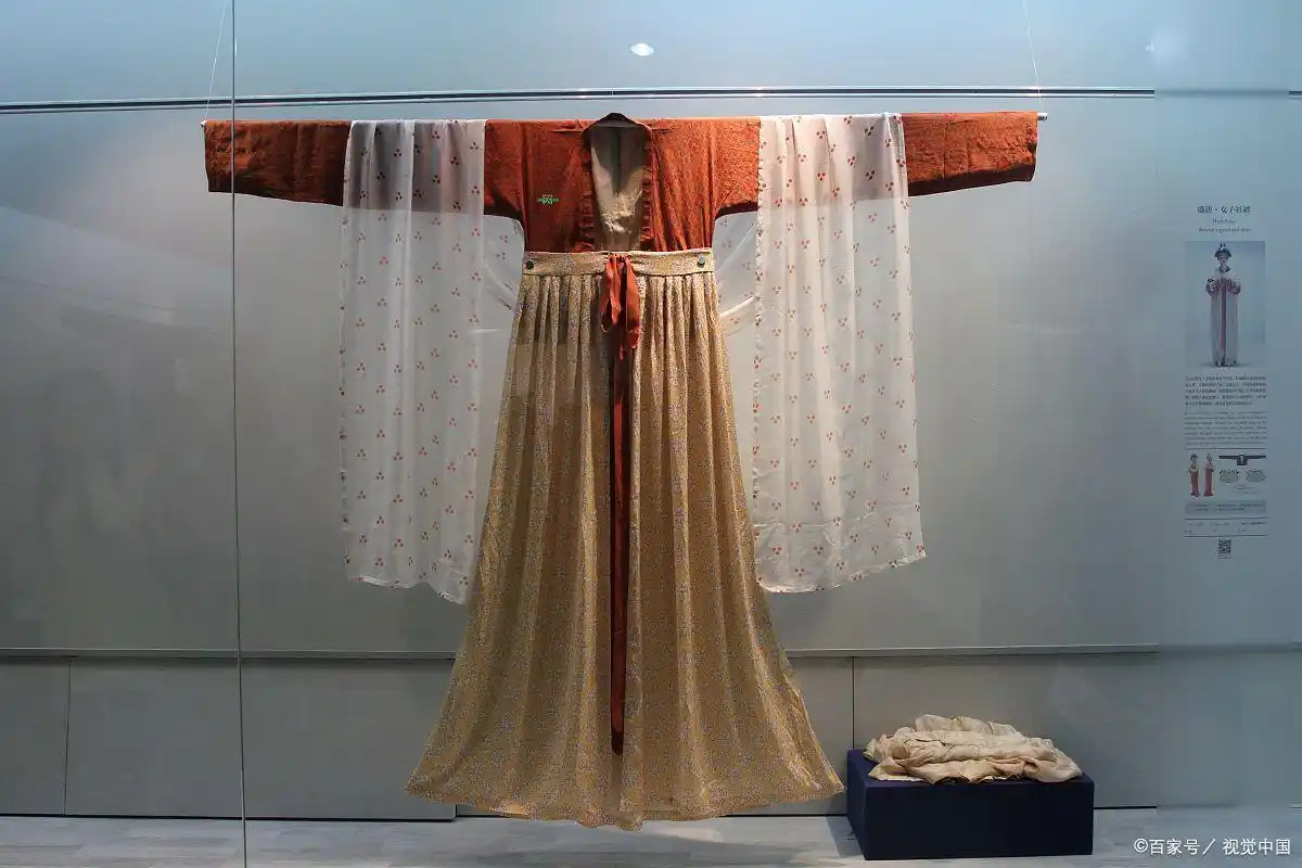 袒胸襦裙太奔放?隋唐服饰6件套解密「唐潮」汉服的正确打开方式