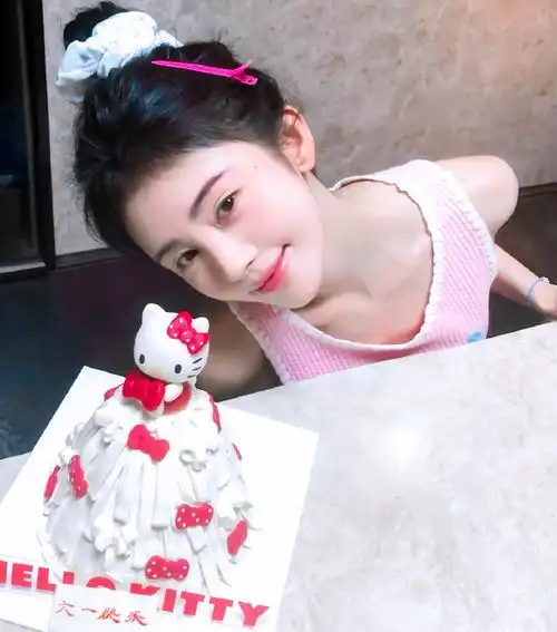 鞠婧祎初恋丸子头