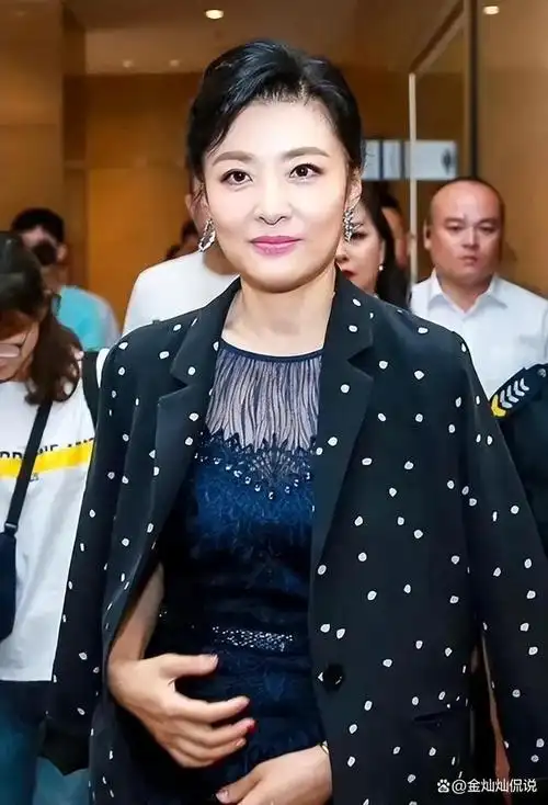 55岁周涛近照变化太大,本人瘦太多快要认不出,气质依旧超好