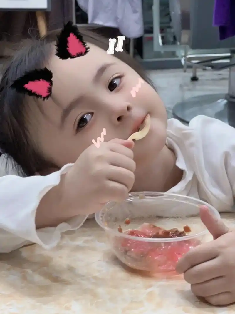 萌宝小吃货 #小馋猫来了呀 #每天都要甜甜的 乖的时候还是 - 抖音