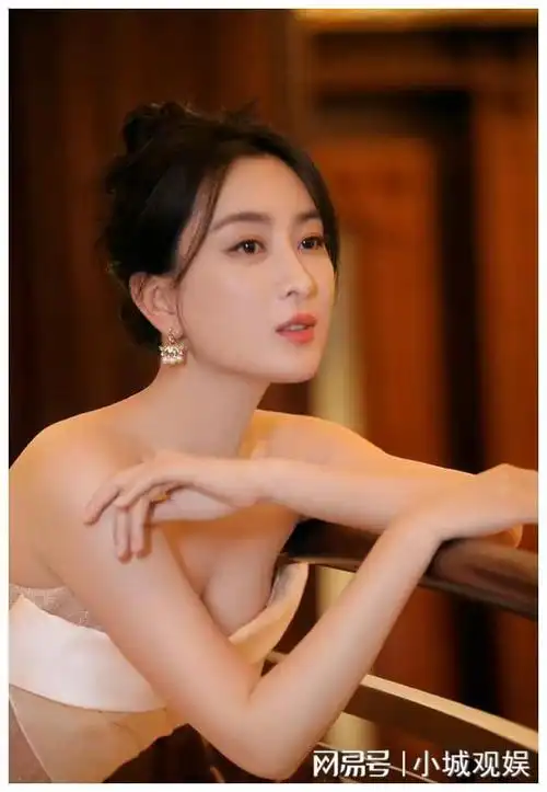 2002年,马苏主演首部个人影视作品《大唐歌飞》,从而进入演艺圈.