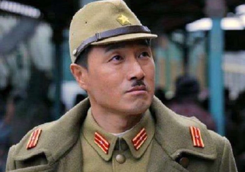 日本军人鼻子下为何喜欢留着一小撮胡子?