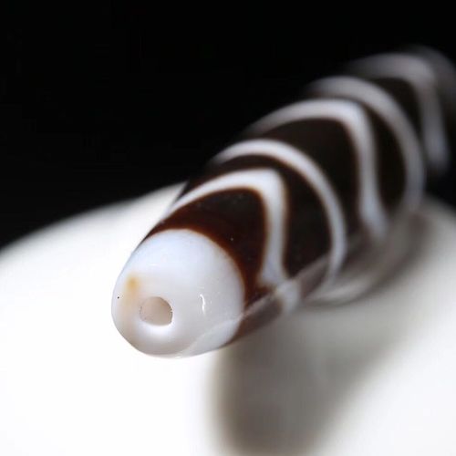 收藏款自然老气马蹄纹包浆印白净底 风化细腻水线珠天珠平安一世