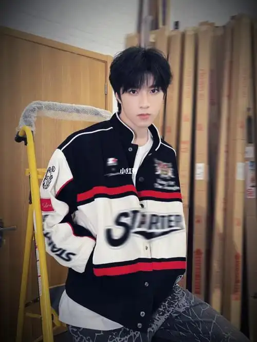 每一次都能刷新我对他帅的认知哈哈哈哈真他妈好帅#时代少年团刘耀文