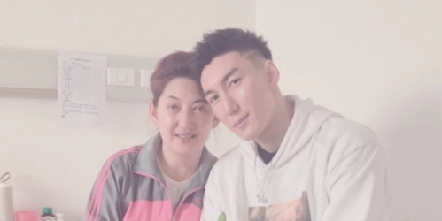 可兰白克:妈妈终于要出院啦,可以放心种植门牙了