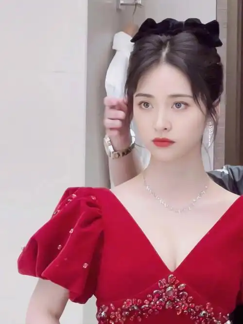 沈月红裙造型太绝了