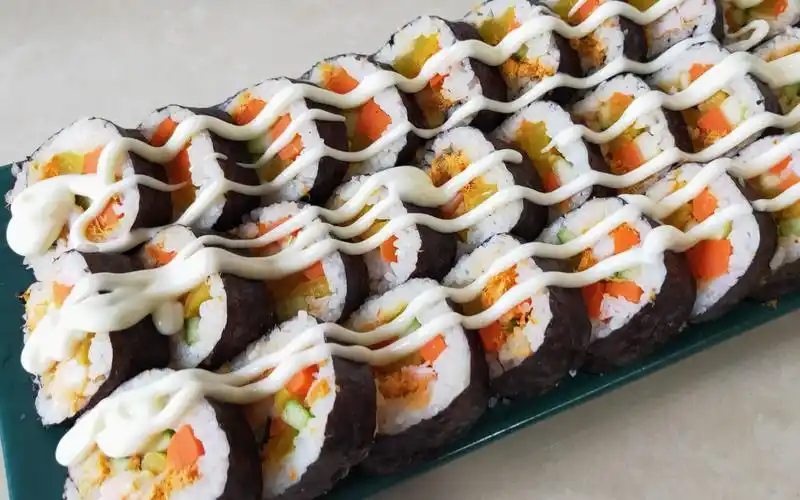 虾仁肉松寿司,夏天里吃清淡爽口解腻,自己在家做,营养健康,比买的好吃