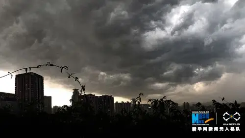 8月26日,台风来临前夕,广州天空风卷云涌.新华网发(孙穗川 摄)