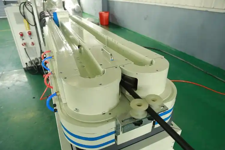 塑料eva pvc pp pe pa 波纹管制造挤出机从青岛同三