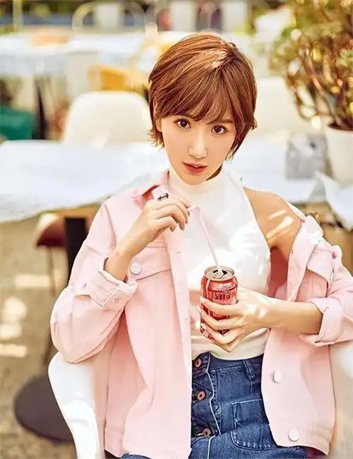 娱乐圈8位一眼万年的短发女明星,秦岚刘亦菲,惊艳洋气又美又酷