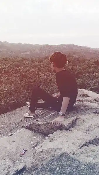 求一张男生图片黑白的,伤感,失恋,孤独的感觉,越多越好!