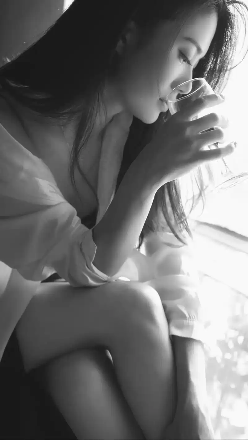 一组黑白写真情绪片#写真情绪片 #摄影 #少女写真 #人像写 - 抖音