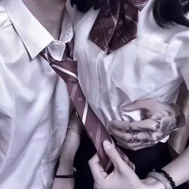 情侣头像骚气一点的真人两对