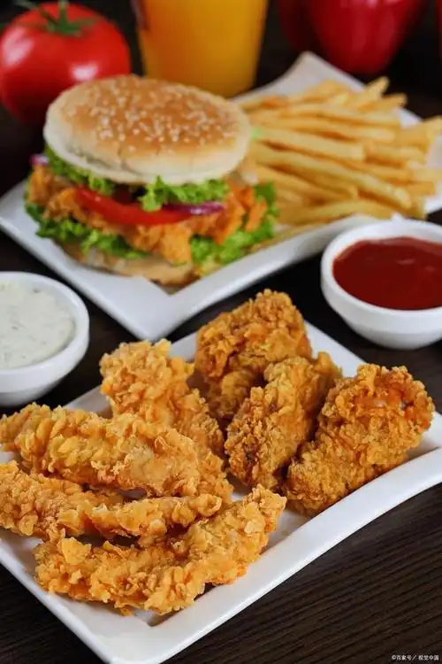 独特工艺堡贝时光的炸鸡汉堡采用独特工艺制作,炸鸡外酥里嫩,口感