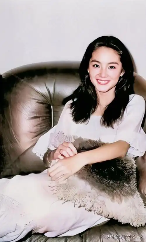 林青霞剧照美艳惊人(林青霞微博晒年轻旧照让人惊艳)(8)