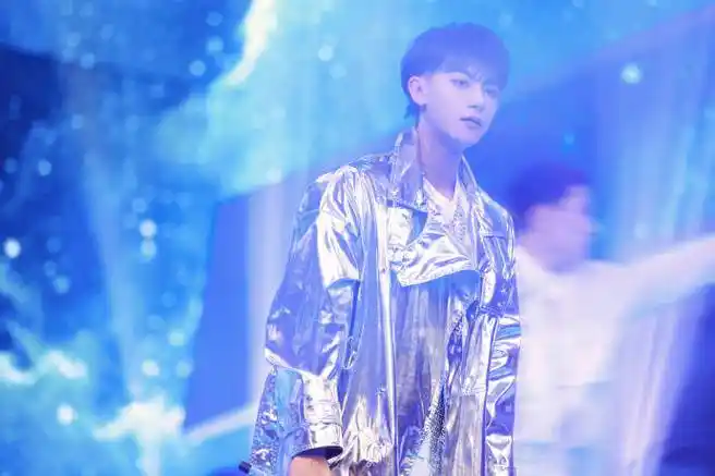 原创越描越黑黄子韬再次开出镜回应与徐艺洋恋情发言被质疑没担当