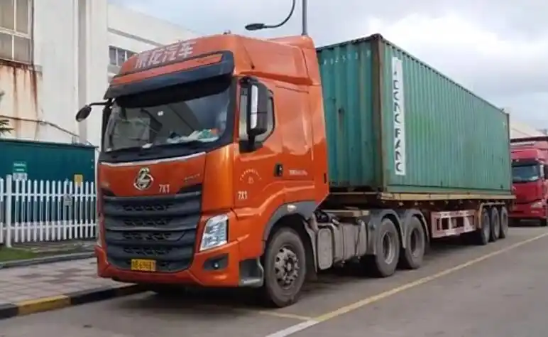 东风柳汽乘龙h7半挂集装箱大货车