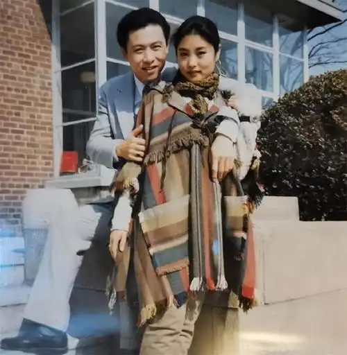回顾著名演员胡亚捷娶初恋为妻曾3次闹离婚如今幸福美满