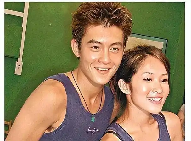 萧亚轩:17岁已是"人间尤物",20年换17任,如今焕发事业第二春