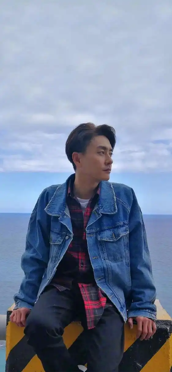 黄宗泽,痞帅痞帅的港风帅哥,连鱼尾纹都性感的男人谁懂啊