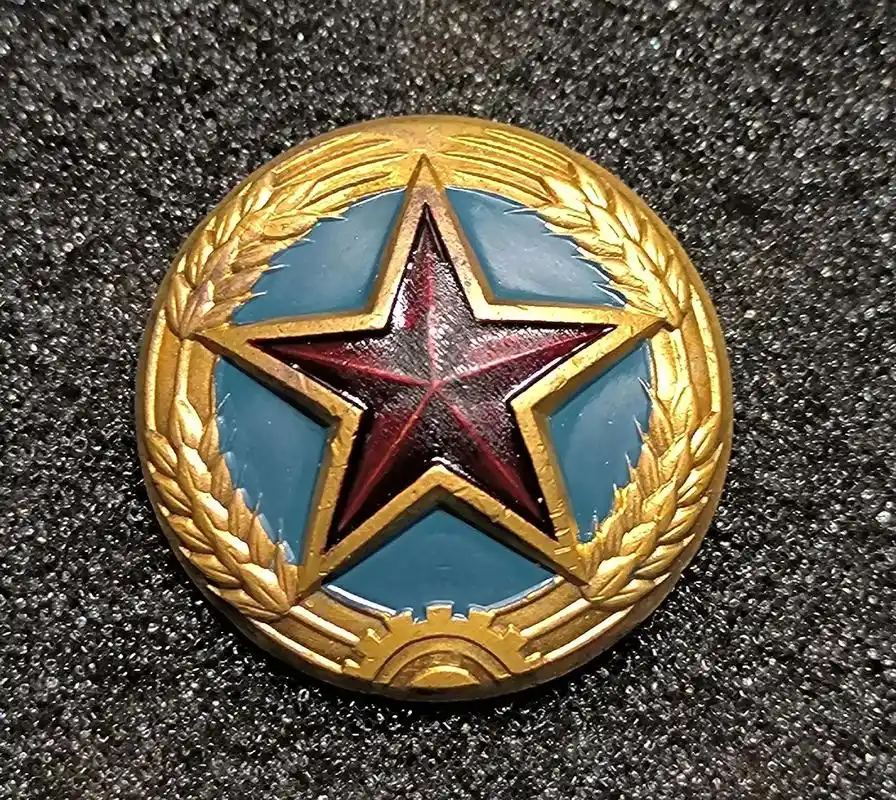 五五式志愿军大帽徽.1955年,中国人民志愿军换装55式服装 - 抖音
