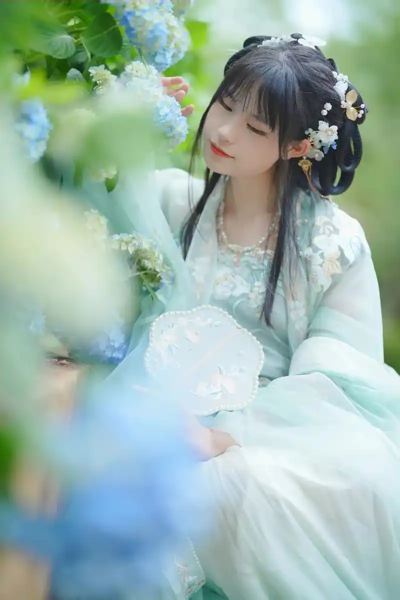 无尽夏#昆明 #写真 #汉服 #仙气十足 #汉服小姐姐 #汉 - 抖音