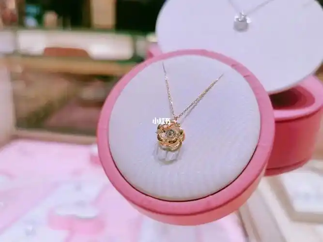 周大福怦然心动吊坠