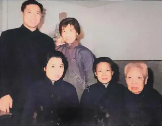 60年代天津,张作霖二姨太卢寿萱已八十多岁,看起来身体依然硬朗