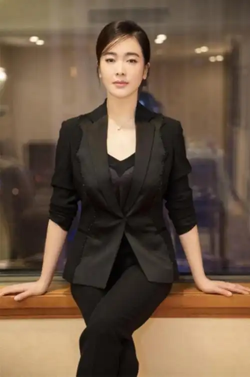 左小青老公的个人资料左小青宣布与大20岁老公离婚