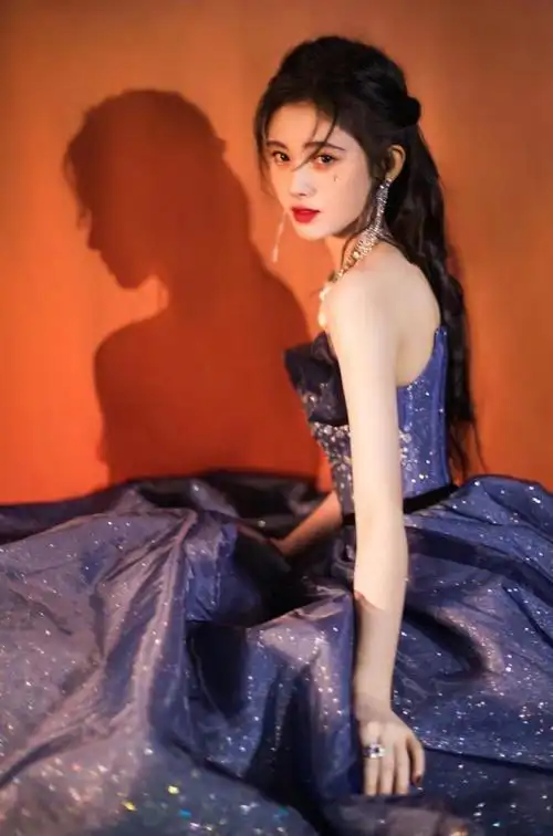 别低头王冠会掉鞠婧祎暗黑公主风太惊艳骨子里散发贵气