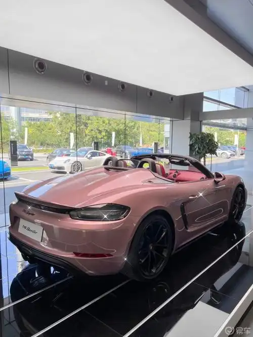 超适合女生开的车—冰莓粉保时捷718spyder08