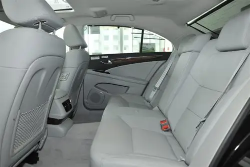 0l 自动 尊贵型后排空间体验汽车图片-汽车图片大全】-易车网