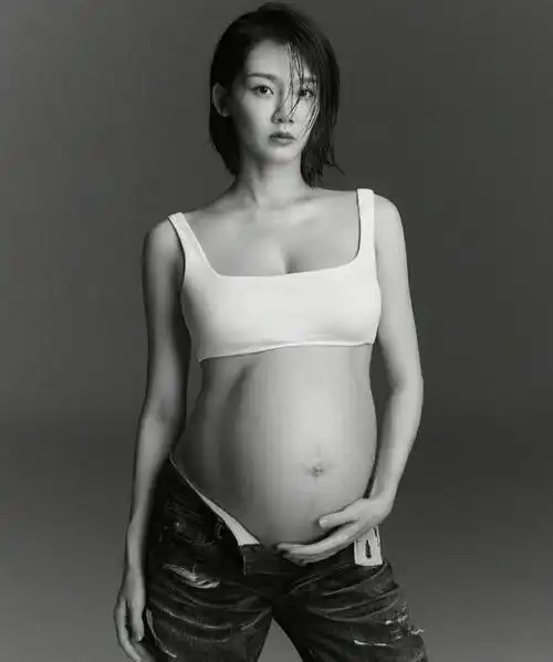 郑恺晒苗苗孕中大肚照,皮肤白皙堪称瓷娃娃,还有女儿首次亮相_腾讯