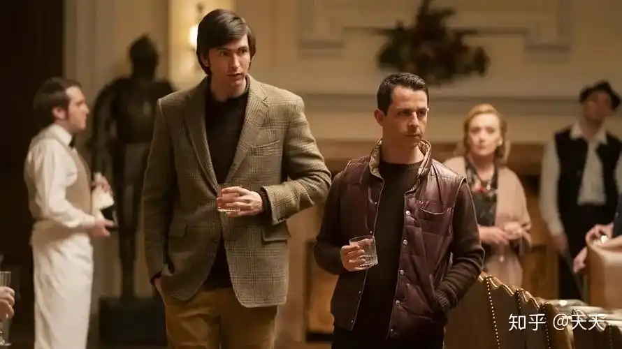 《继承之战》第一季刚播出时,并不受观众喜欢,镜头的晃动感 故事节奏