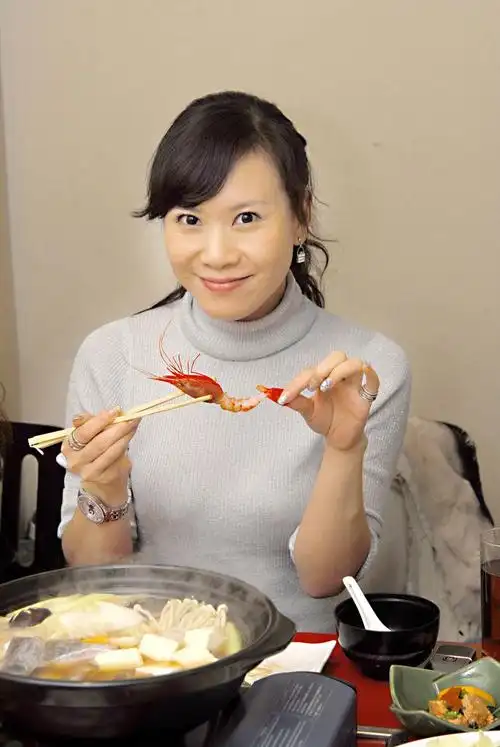 最近有点迷恋这个主持人.